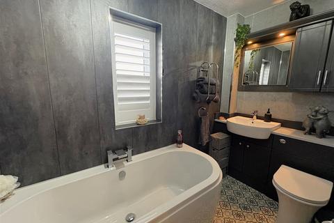 4 bedroom detached house for sale, Villa Close, Hemingbrough, Selby
