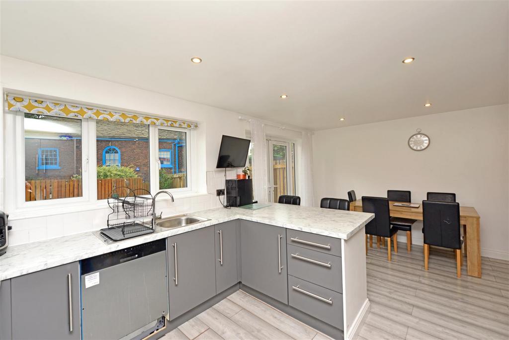 Fitted Dining Kitchen: