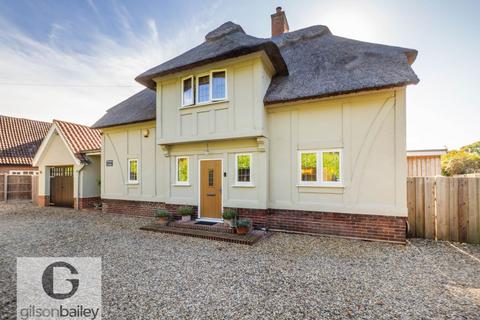 4 bedroom detached house for sale, Plumstead Road, Norwich NR13