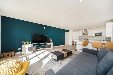 2 bedroom flat for sale, Chicksand Street, London E1