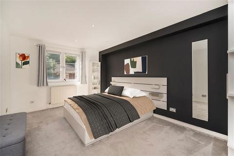 2 bedroom flat for sale, Chicksand Street, London E1