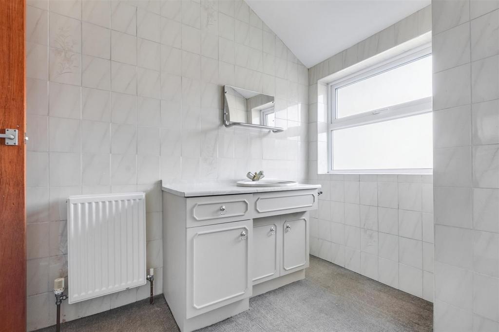 Bathroom 3.jpeg