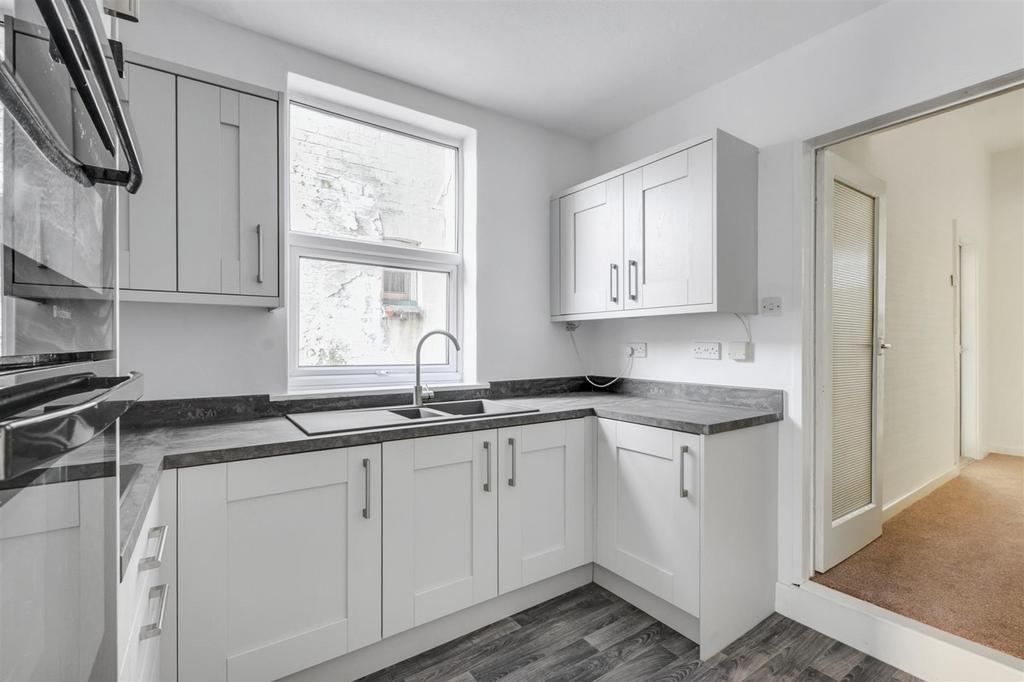 Kitchen 2.jpeg