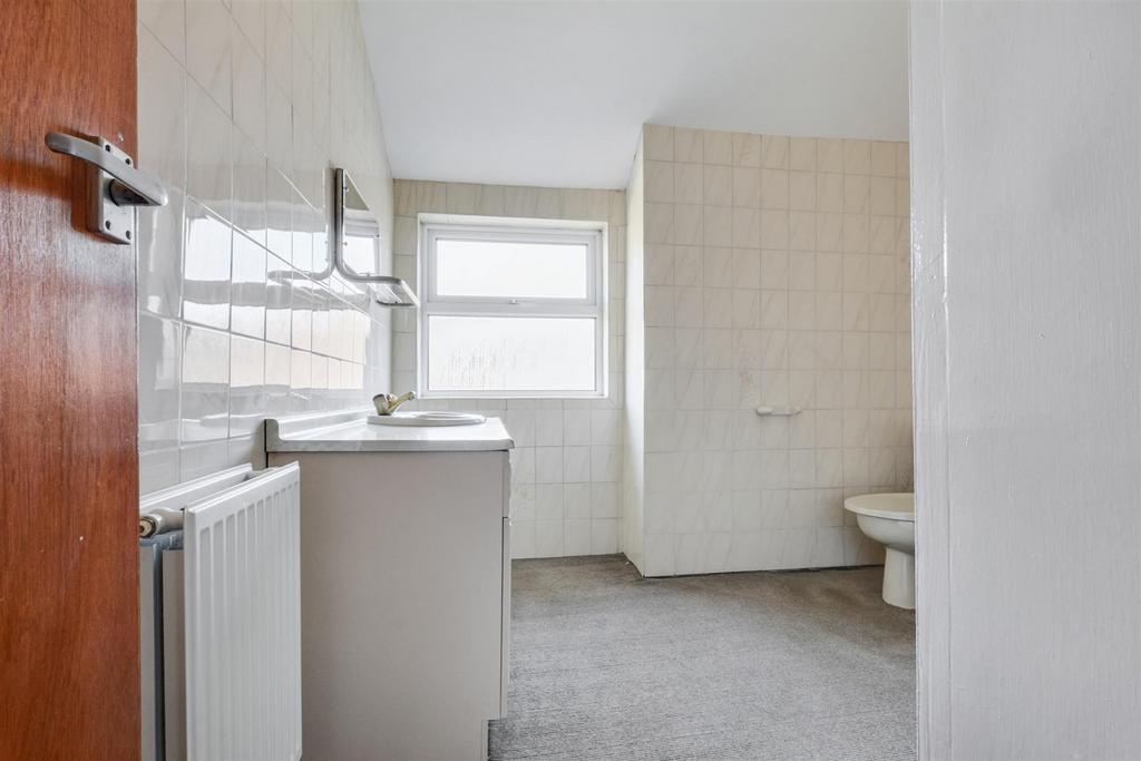 Bathroom 1.jpeg