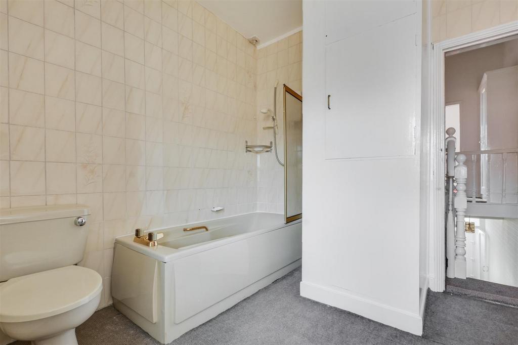 Bathroom 2.jpeg