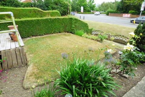 3 bedroom end of terrace house for sale, Stanningley Road, Leeds LS13