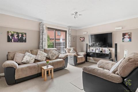 4 bedroom detached house for sale, St. Philips Drive, Evesham WR11