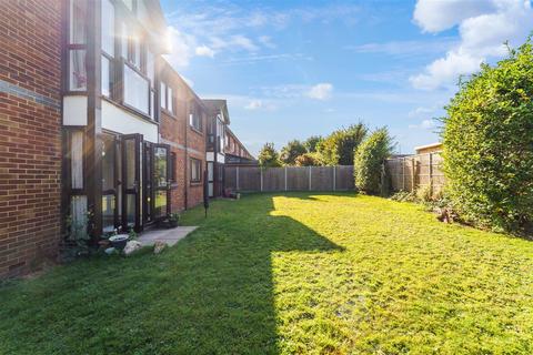 5 Farriers Close, Epsom, KT17 1LS
