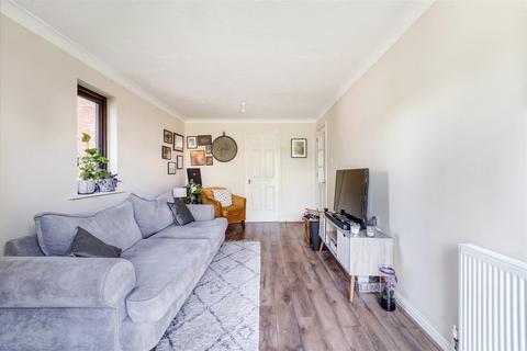 5 Farriers Close, Epsom, KT17 1LS