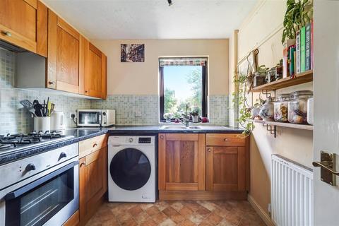 5 Farriers Close, Epsom, KT17 1LS