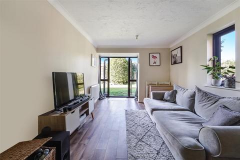 5 Farriers Close, Epsom, KT17 1LS