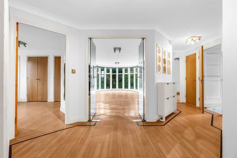 2 bedroom flat for sale, Newland Gardens, Hertford SG13