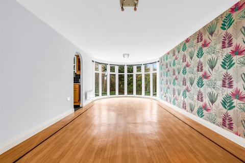 2 bedroom flat for sale, Newland Gardens, Hertford SG13