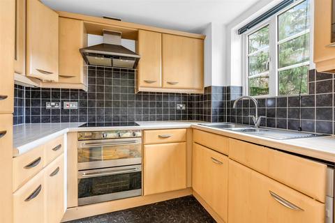 2 bedroom flat for sale, Newland Gardens, Hertford SG13