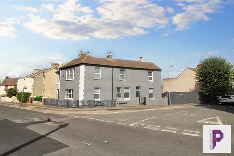 4 bedroom end of terrace house for sale, Barnsole Road, Gillingham, ME7