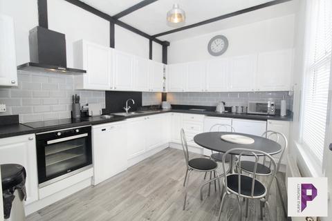 4 bedroom end of terrace house for sale, Barnsole Road, Gillingham, ME7