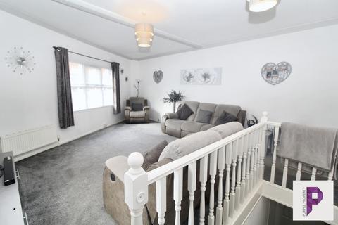 4 bedroom end of terrace house for sale, Barnsole Road, Gillingham, ME7
