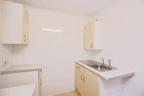 1 bedroom retirement property to rent, 31 Homepalms House, Brunswick Square TQ1