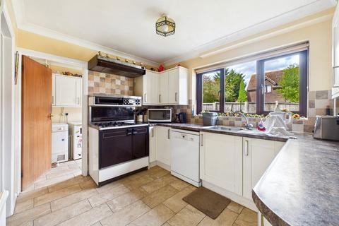 6 bedroom detached house for sale, Broughton Road, South Woodham Ferrers, Chelmsford, Essex, CM3