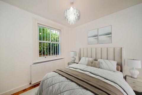 3 bedroom maisonette to rent, Sunderland Terrace, London W2