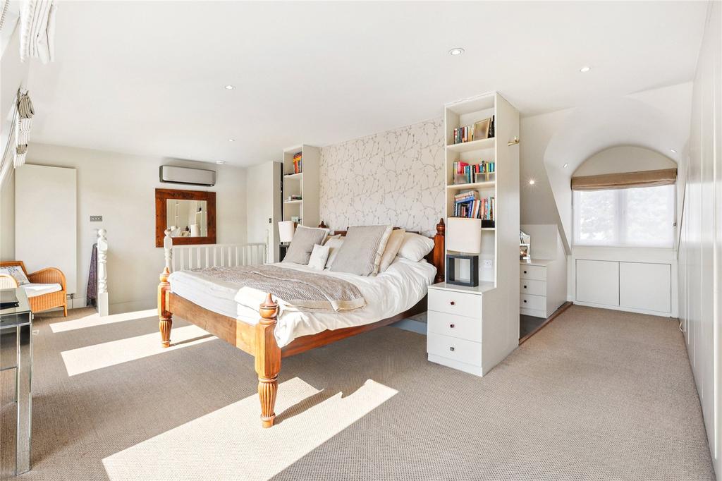 Principal bedroom