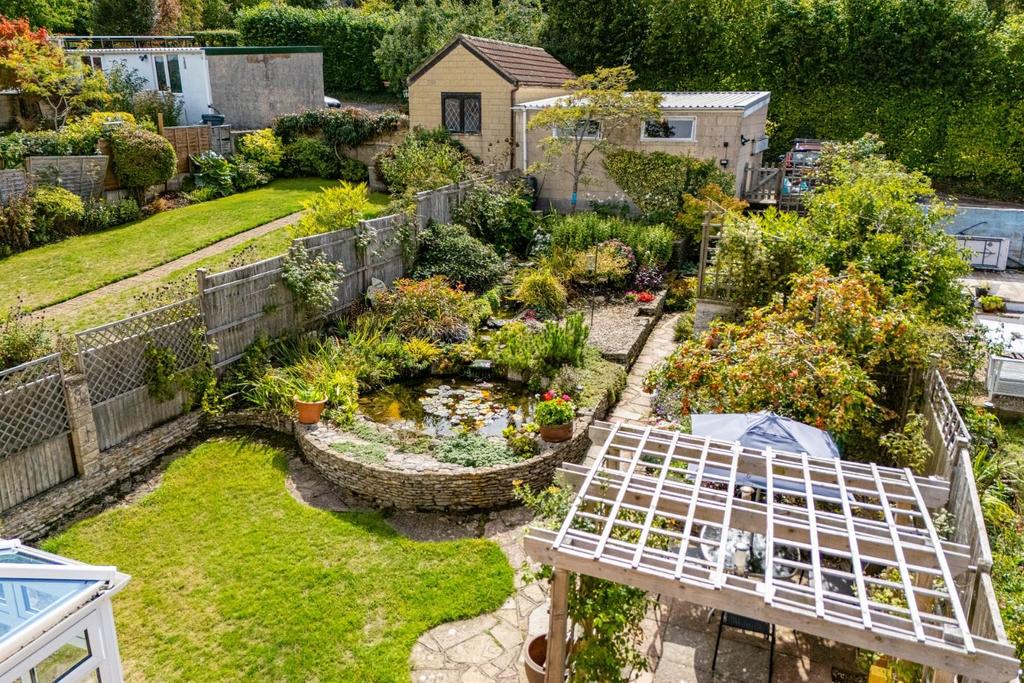 Rear garden 2.jpg