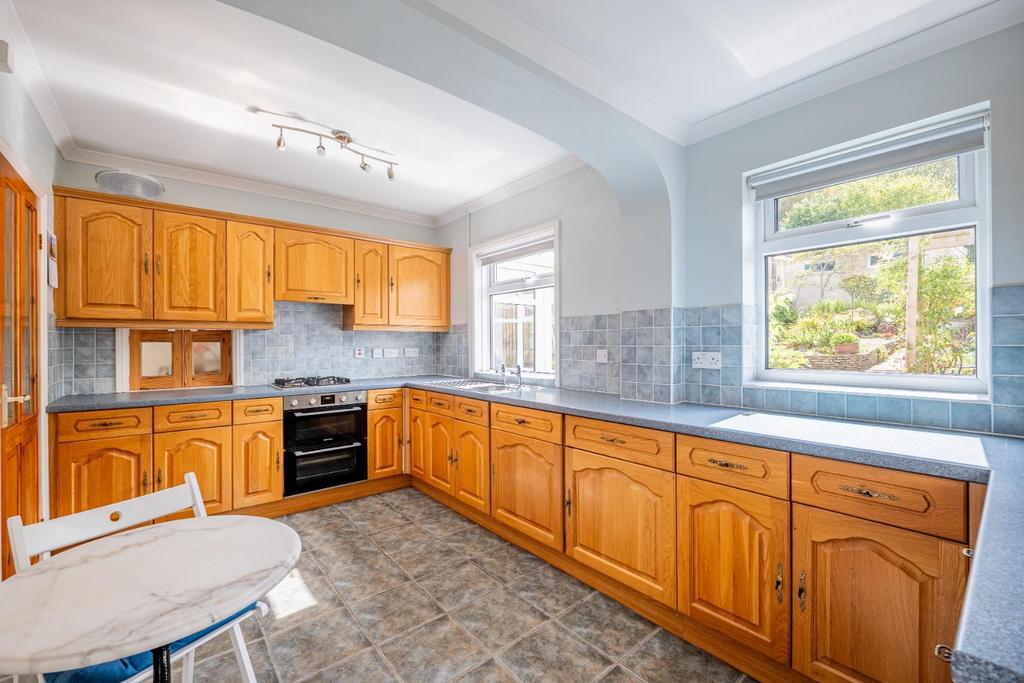 Kitchen 2.jpg