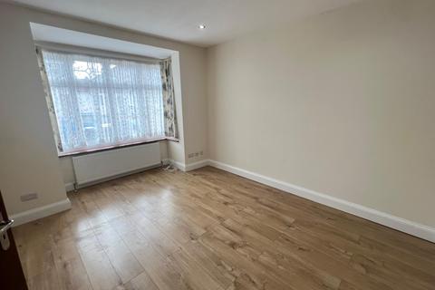 4 bedroom terraced house to rent, Kingsmead Avenue, London NW9