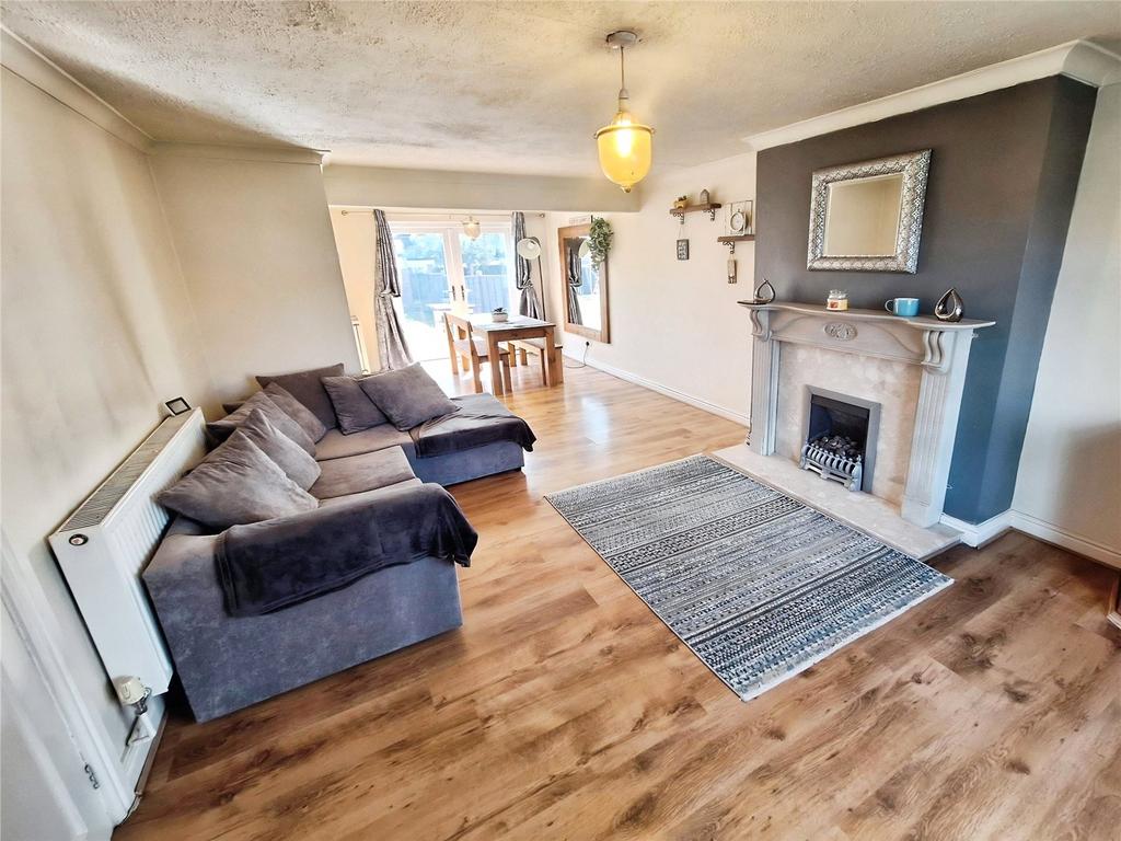 Lounge/Dining Room