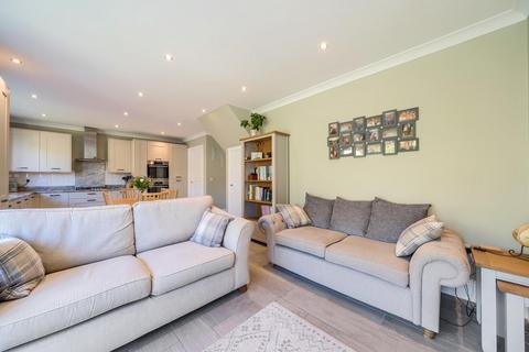 18 Bletchley Way, Horsforth, Leeds, LS18 4FZ