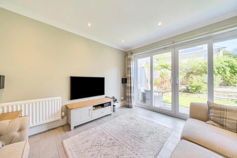 18 Bletchley Way, Horsforth, Leeds, LS18 4FZ