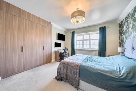 18 Bletchley Way, Horsforth, Leeds, LS18 4FZ
