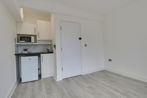 Studio to rent, Welling, Kent DA16