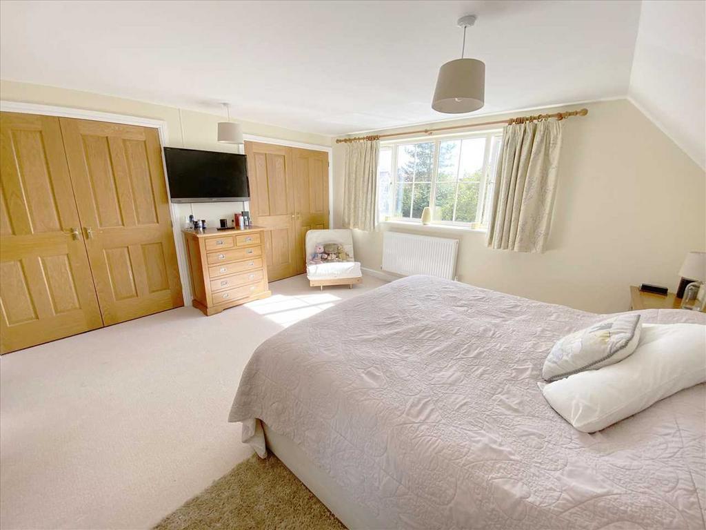 Bedroom 1: (Main
