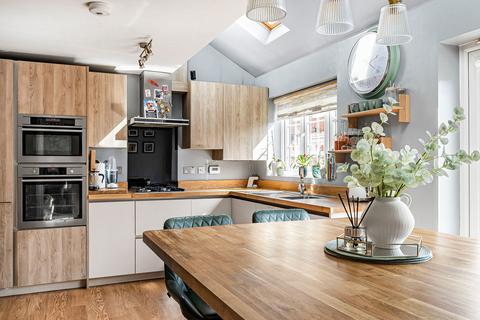 14 Bronnley Way, Brackley, NN13 5GL