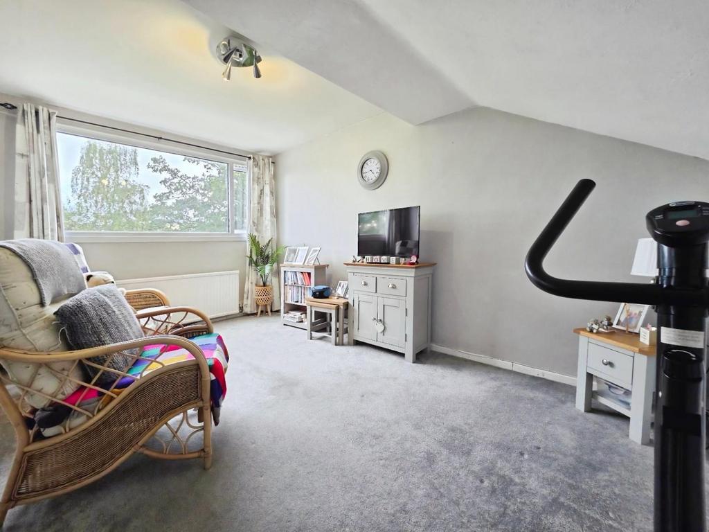 Bedroom 1.jpg