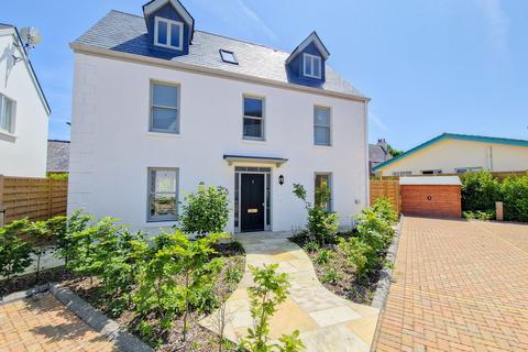 4 bedroom detached house to rent, 3 Elizabeth Drive, St Clement
