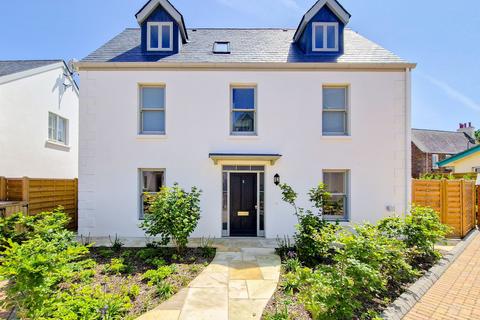 4 bedroom detached house to rent, 3 Elizabeth Drive, St Clement