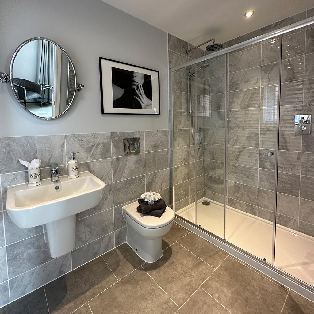 Example en suite