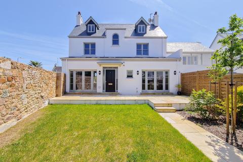 4 bedroom semi-detached house to rent, 1 Elizabeth Drive, St Clement