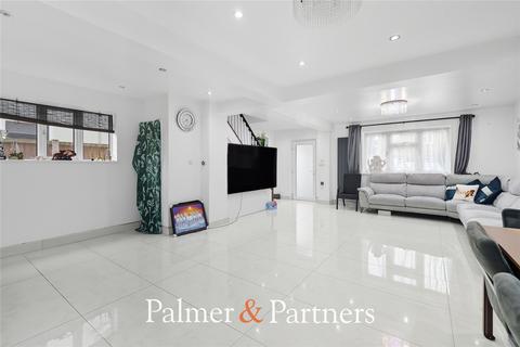 3 bedroom semi-detached house for sale, Woodhall Road, Essex CM1