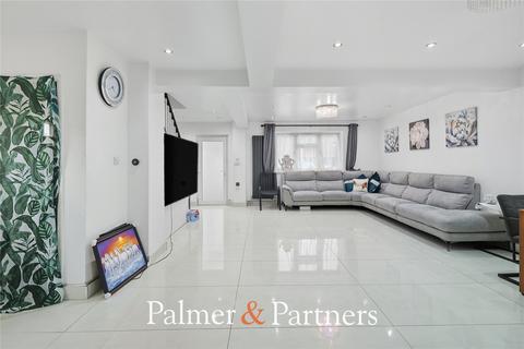 3 bedroom semi-detached house for sale, Woodhall Road, Essex CM1
