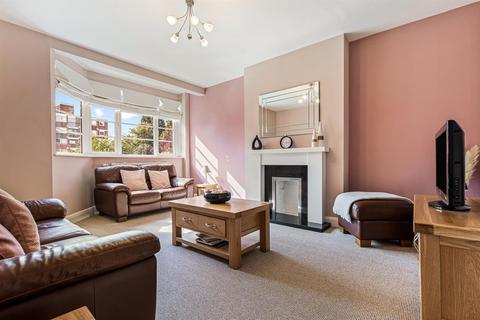 2 bedroom flat for sale, Knighton Park Road, Stoneygate, Leicester