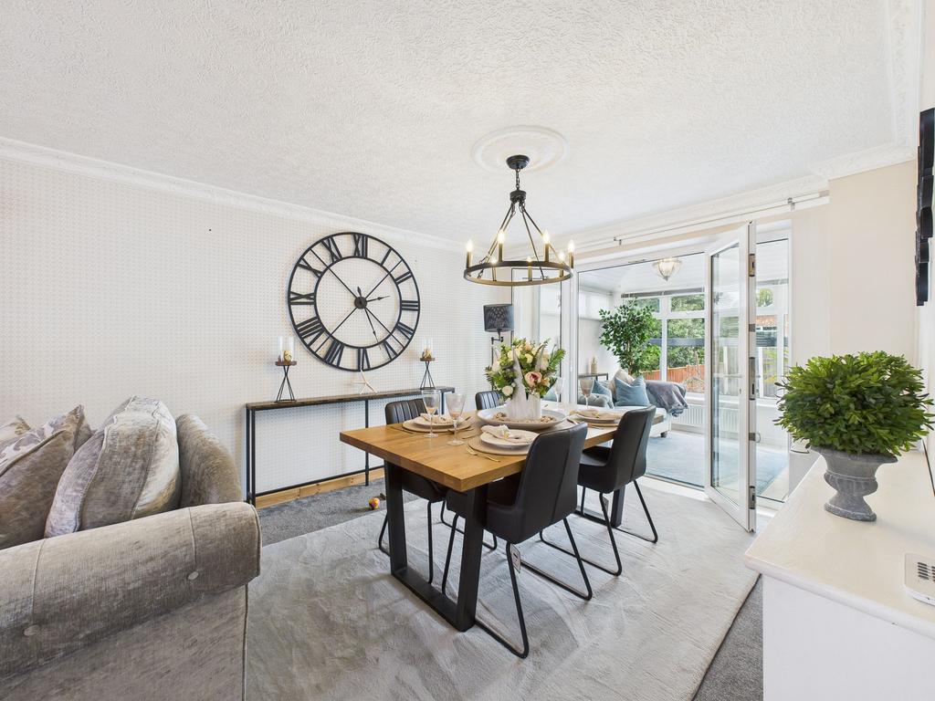 Lounge/Dining Room