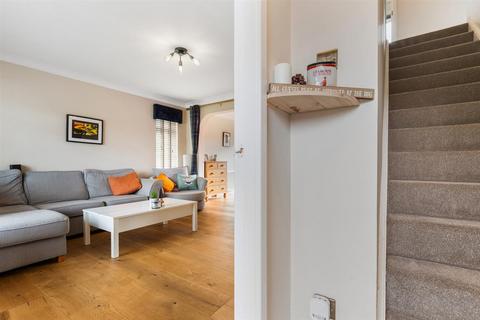 10 Aitken Close, Newmains, Wishaw, ML2 9BJ