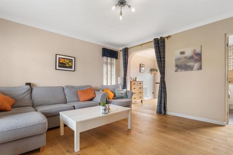 10 Aitken Close, Newmains, Wishaw, ML2 9BJ