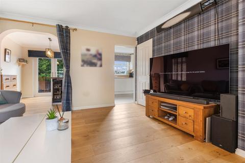 10 Aitken Close, Newmains, Wishaw, ML2 9BJ