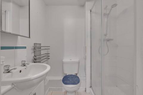 2 bedroom flat for sale, Priory Fields, Watford, WD17