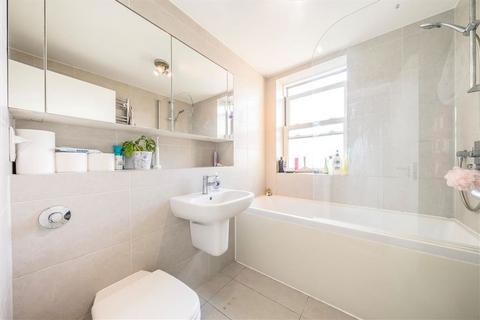 2 bedroom flat to rent, Amersham Road, London SE14
