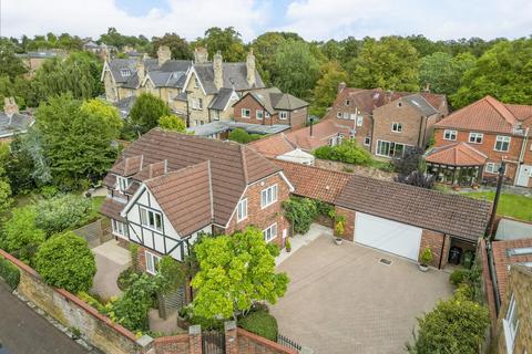 undefined, White House Gardens, York